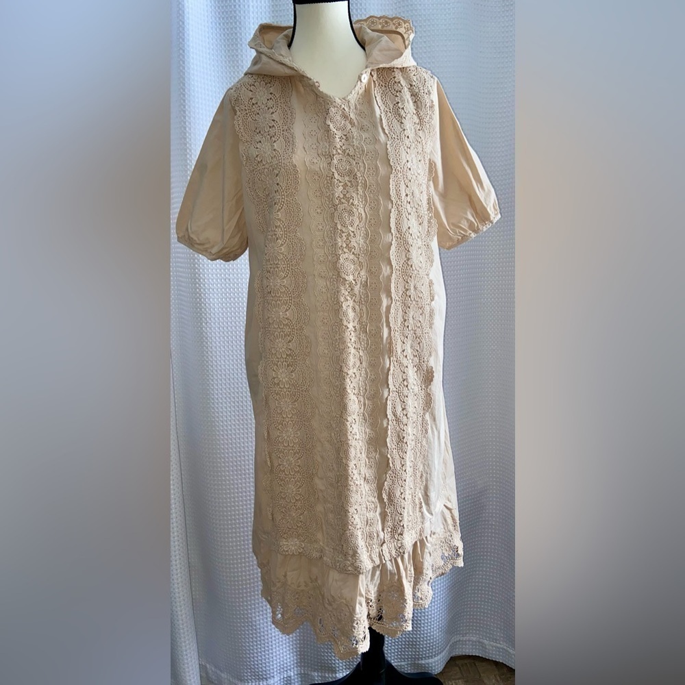 Women’s 100% cotton hooded beige cotton lace‎ Asian dress size medium/Large